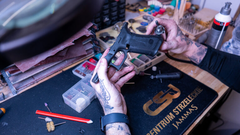 Stippling broni – poprawa chwytu pistoletu i ergonomii